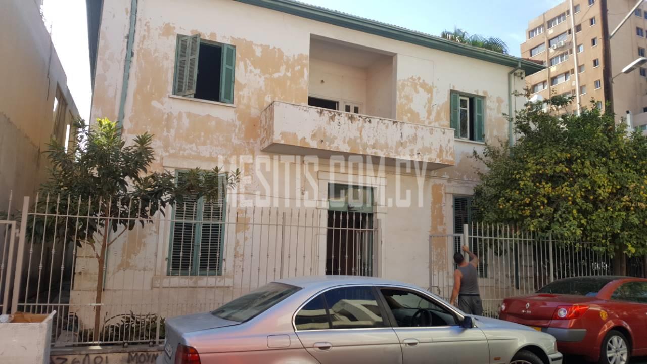 Neoclassical House With Courtyard For Rent In The Centre Of Limassol #3451-0