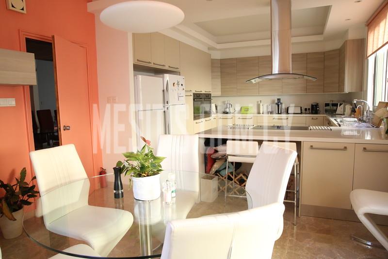 Whole Floor 4 Bedrooms Classic House With Innovative Modern Touch In Agios Andreas For Rent #3773-0