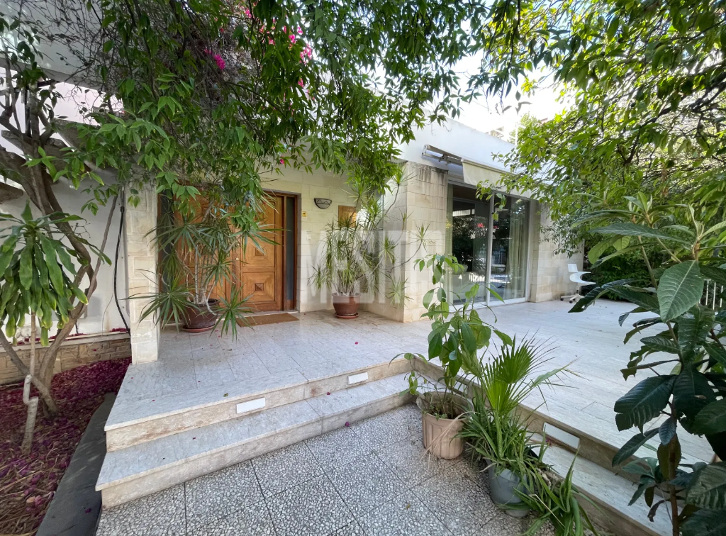 5 Bedroom House For Sale in Agioi Omologites, Nicosia #11583-0