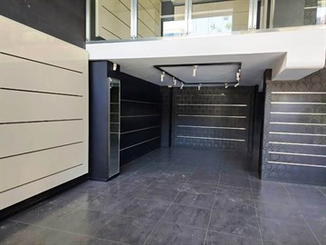 Shop Of 195 Sq.m. In Excellent Conditionon For Rent In A Commercial Street In Nicosia